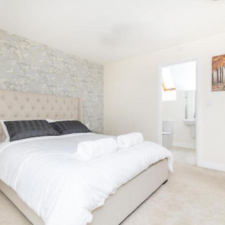 4 Bed 3 Bath - Kirkstall House By Alt-Stay Accommodation - Ideal For Contractors & Remote Workers - Long Stays Welcome Wakefield Eksteriør bilde