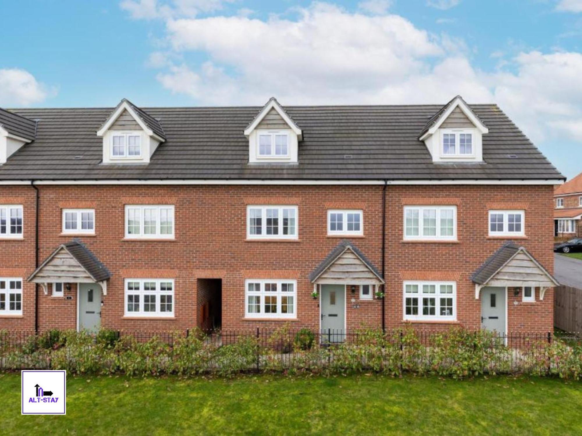4 Bed 3 Bath - Kirkstall House By Alt-Stay Accommodation - Ideal For Contractors & Remote Workers - Long Stays Welcome Wakefield Eksteriør bilde