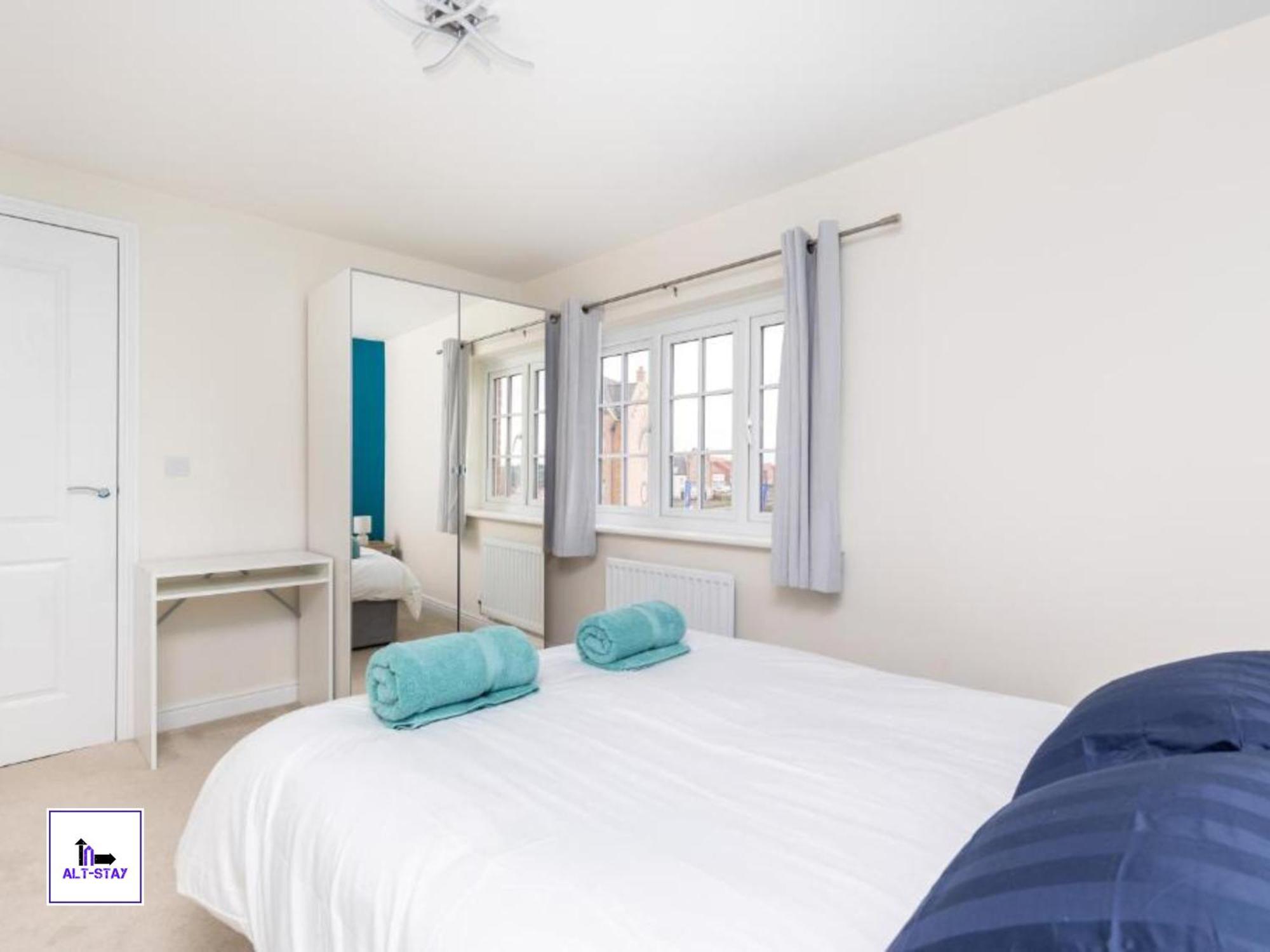 4 Bed 3 Bath - Kirkstall House By Alt-Stay Accommodation - Ideal For Contractors & Remote Workers - Long Stays Welcome Wakefield Eksteriør bilde