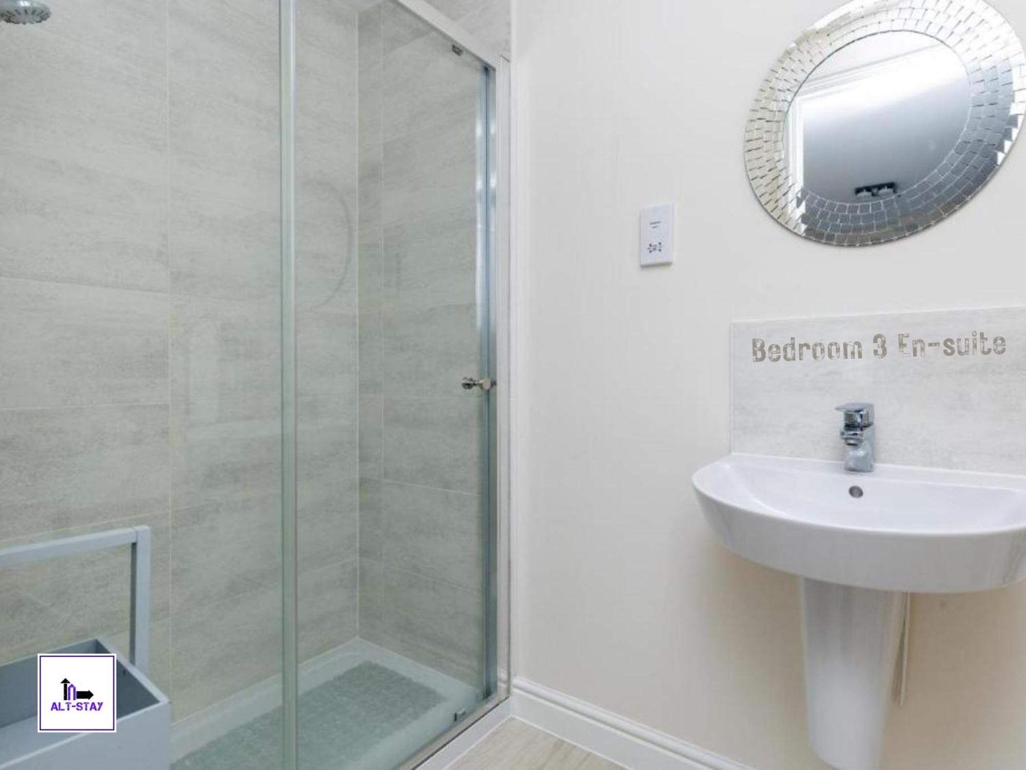 4 Bed 3 Bath - Kirkstall House By Alt-Stay Accommodation - Ideal For Contractors & Remote Workers - Long Stays Welcome Wakefield Eksteriør bilde