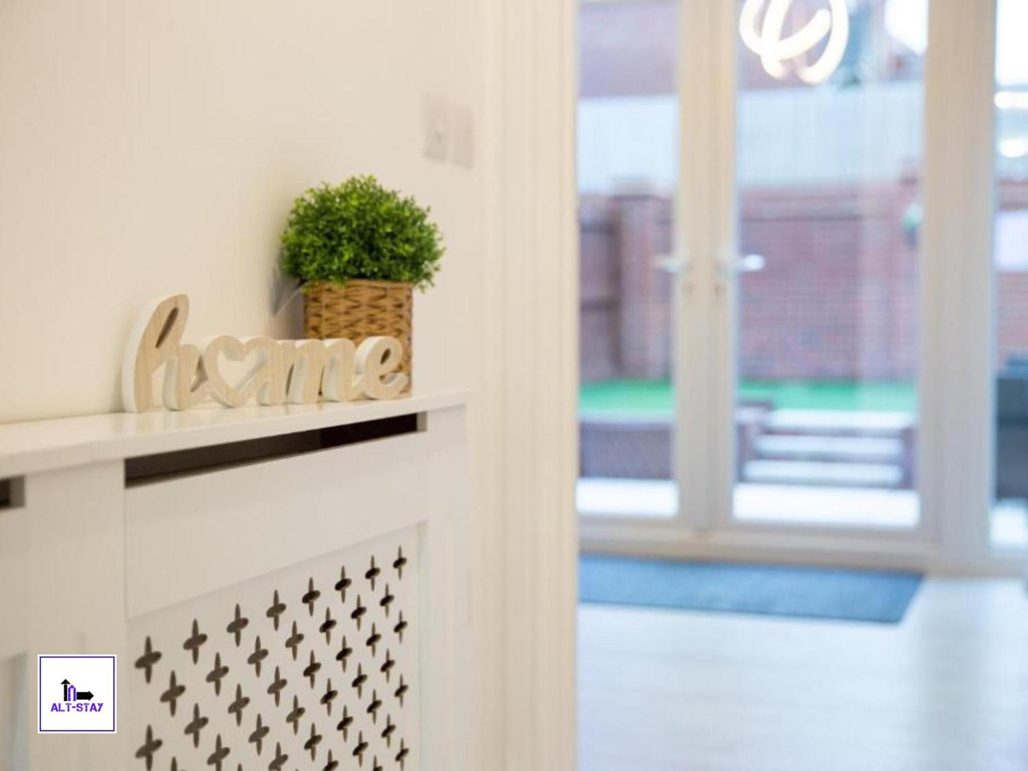 4 Bed 3 Bath - Kirkstall House By Alt-Stay Accommodation - Ideal For Contractors & Remote Workers - Long Stays Welcome Wakefield Eksteriør bilde