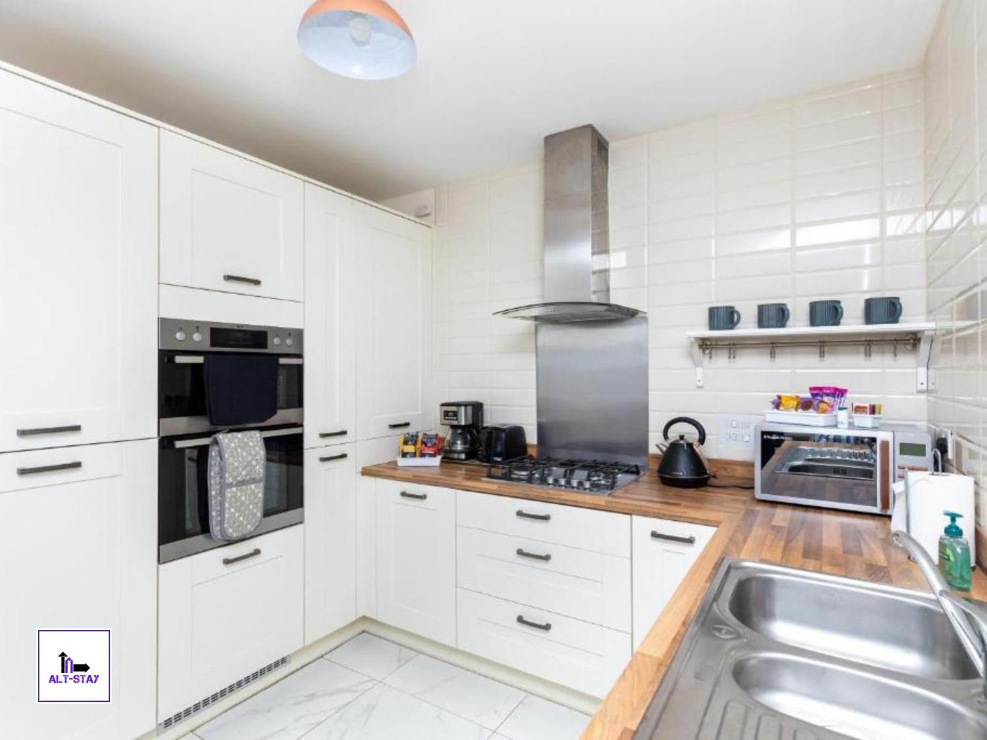 4 Bed 3 Bath - Kirkstall House By Alt-Stay Accommodation - Ideal For Contractors & Remote Workers - Long Stays Welcome Wakefield Eksteriør bilde