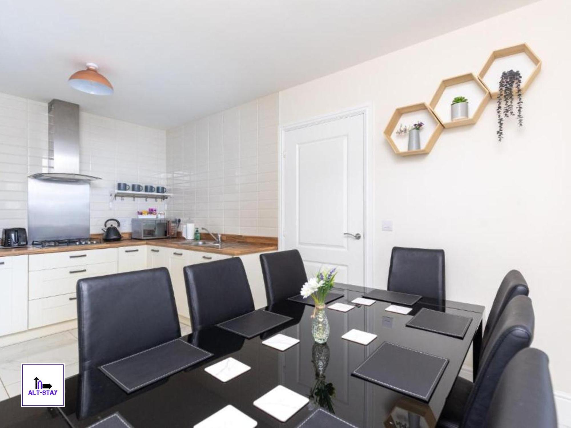 4 Bed 3 Bath - Kirkstall House By Alt-Stay Accommodation - Ideal For Contractors & Remote Workers - Long Stays Welcome Wakefield Eksteriør bilde