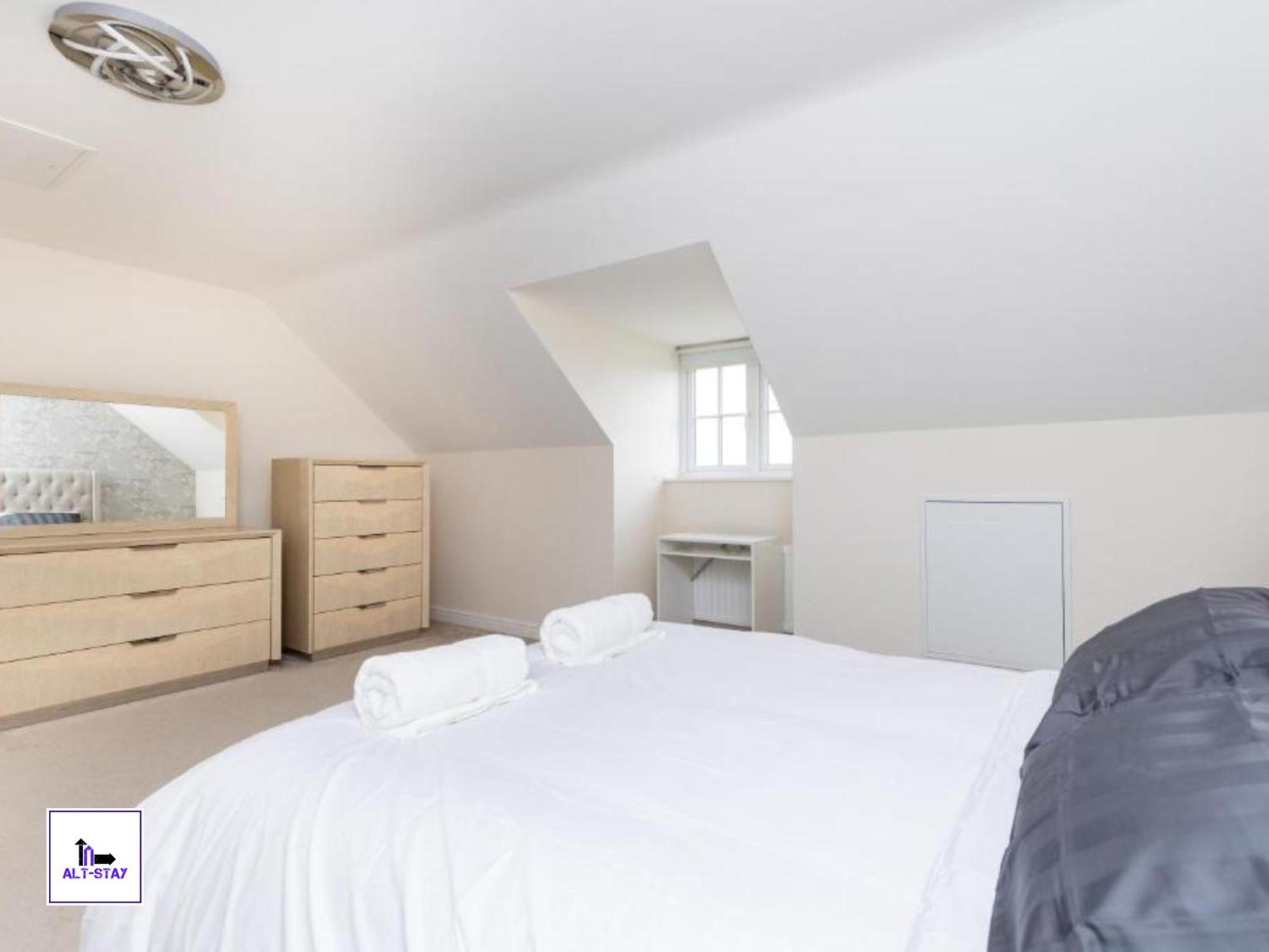 4 Bed 3 Bath - Kirkstall House By Alt-Stay Accommodation - Ideal For Contractors & Remote Workers - Long Stays Welcome Wakefield Eksteriør bilde