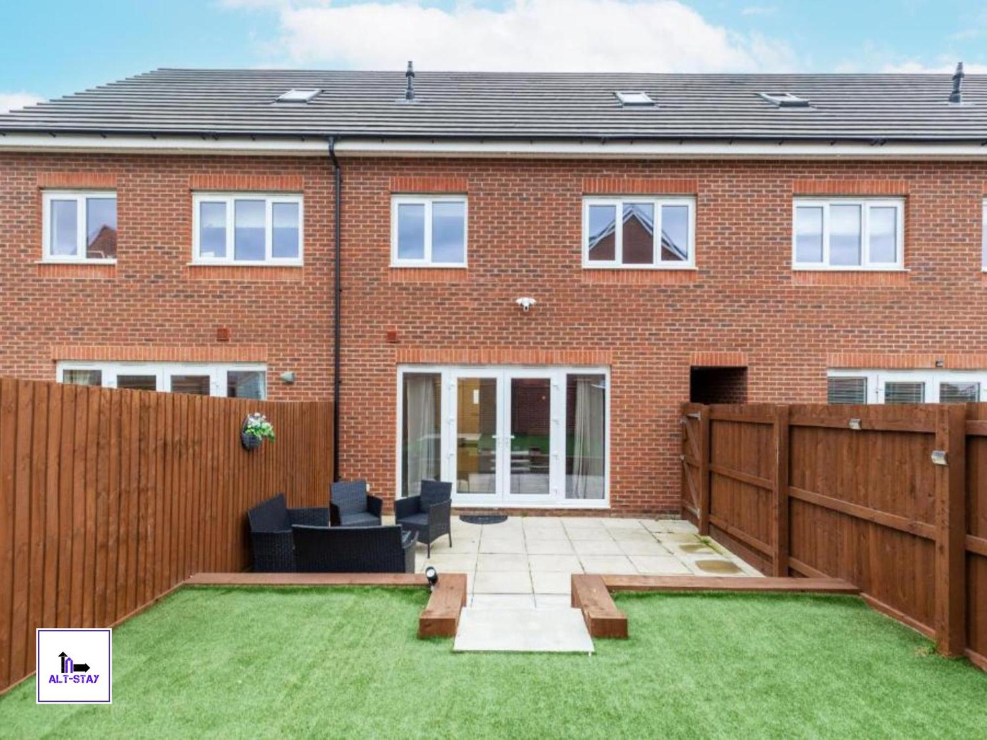 4 Bed 3 Bath - Kirkstall House By Alt-Stay Accommodation - Ideal For Contractors & Remote Workers - Long Stays Welcome Wakefield Eksteriør bilde