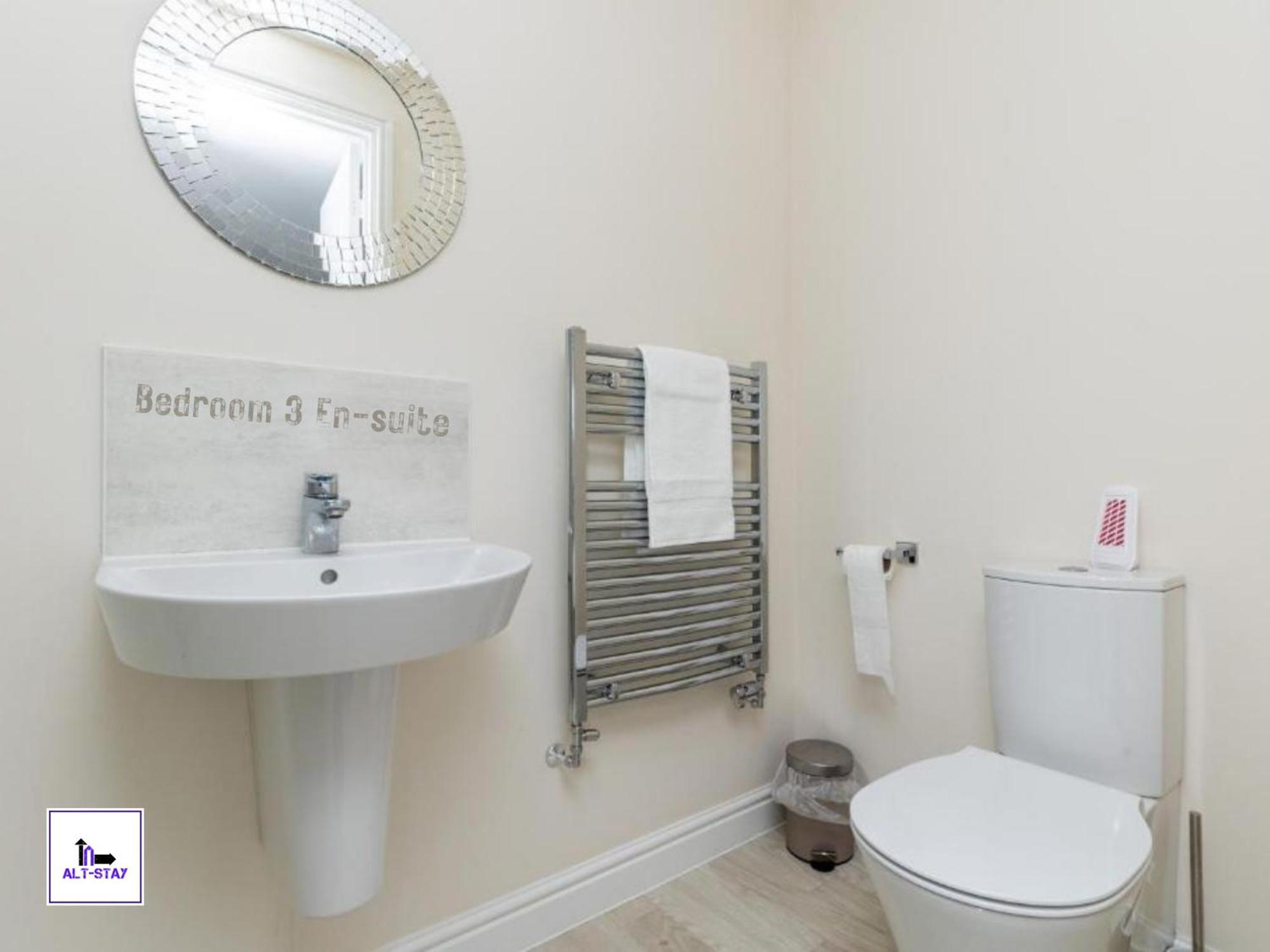 4 Bed 3 Bath - Kirkstall House By Alt-Stay Accommodation - Ideal For Contractors & Remote Workers - Long Stays Welcome Wakefield Eksteriør bilde