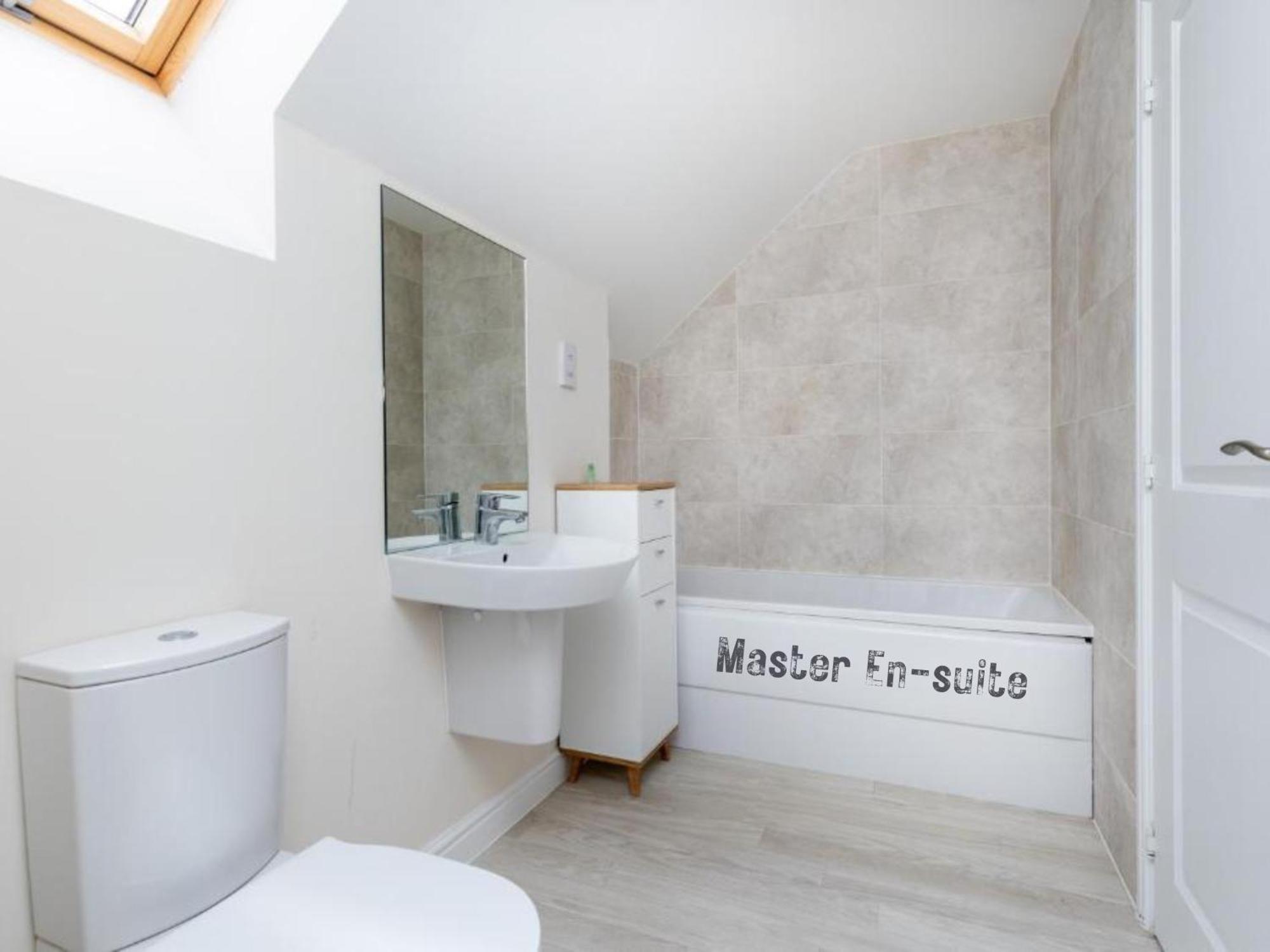 4 Bed 3 Bath - Kirkstall House By Alt-Stay Accommodation - Ideal For Contractors & Remote Workers - Long Stays Welcome Wakefield Eksteriør bilde