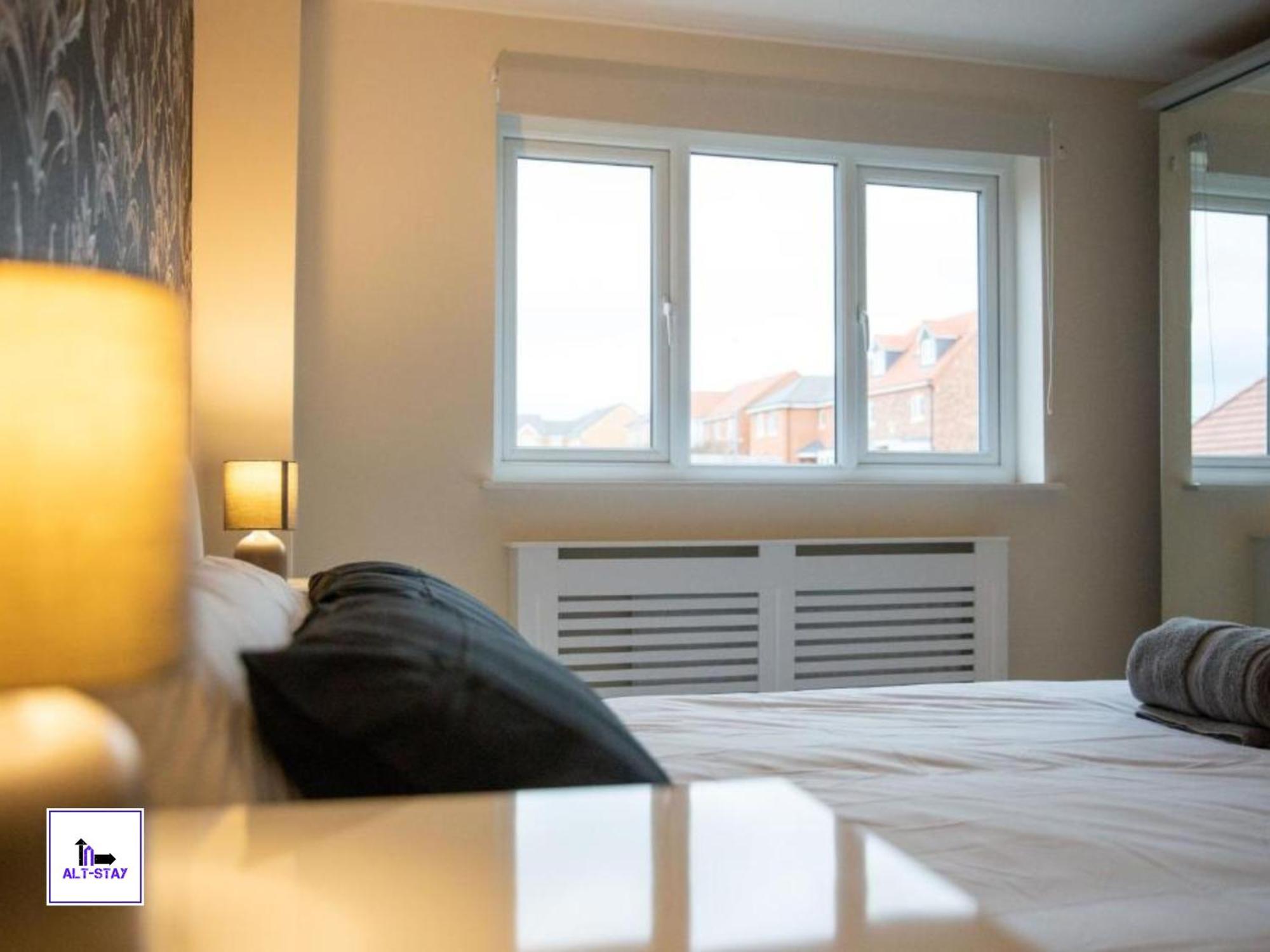 4 Bed 3 Bath - Kirkstall House By Alt-Stay Accommodation - Ideal For Contractors & Remote Workers - Long Stays Welcome Wakefield Eksteriør bilde