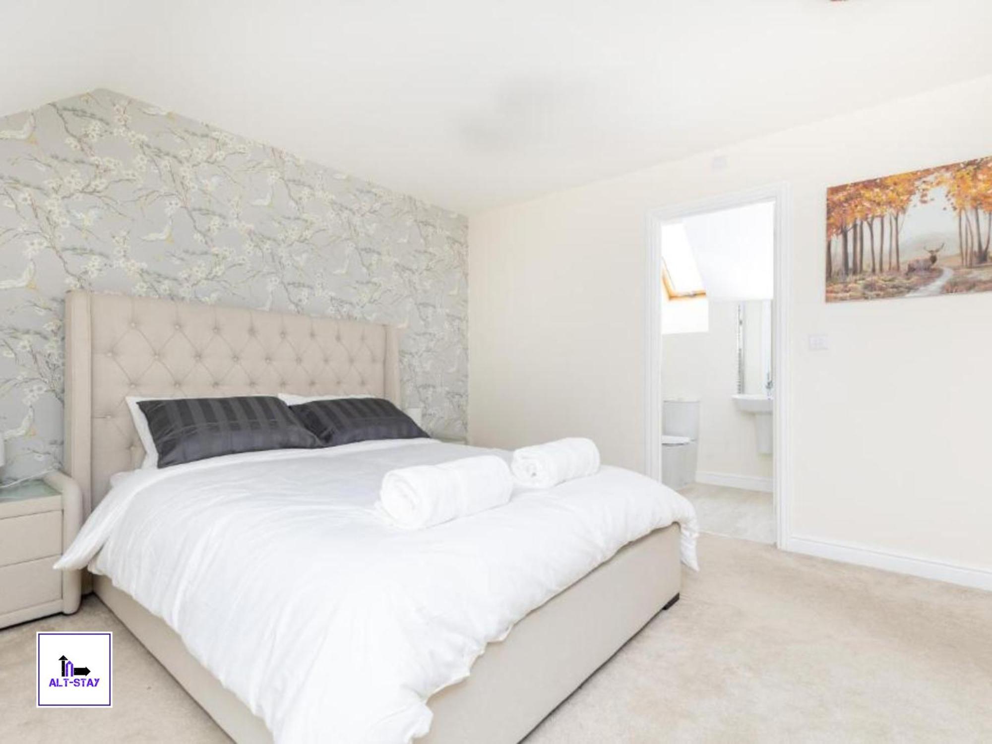 4 Bed 3 Bath - Kirkstall House By Alt-Stay Accommodation - Ideal For Contractors & Remote Workers - Long Stays Welcome Wakefield Eksteriør bilde
